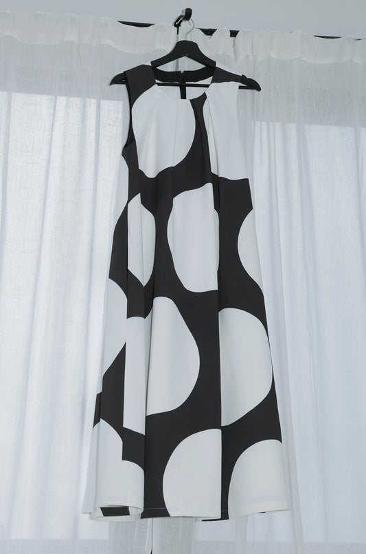 φ12inch dot Tuck Dress