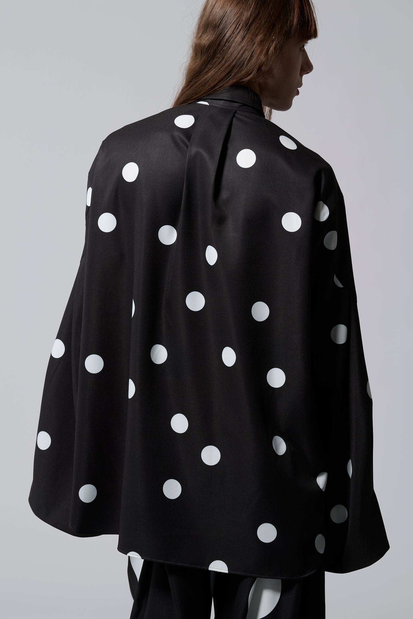 φ1.4inch dot Tie-Detail Sleeve Tuck Flare Volume Shirt BLACK