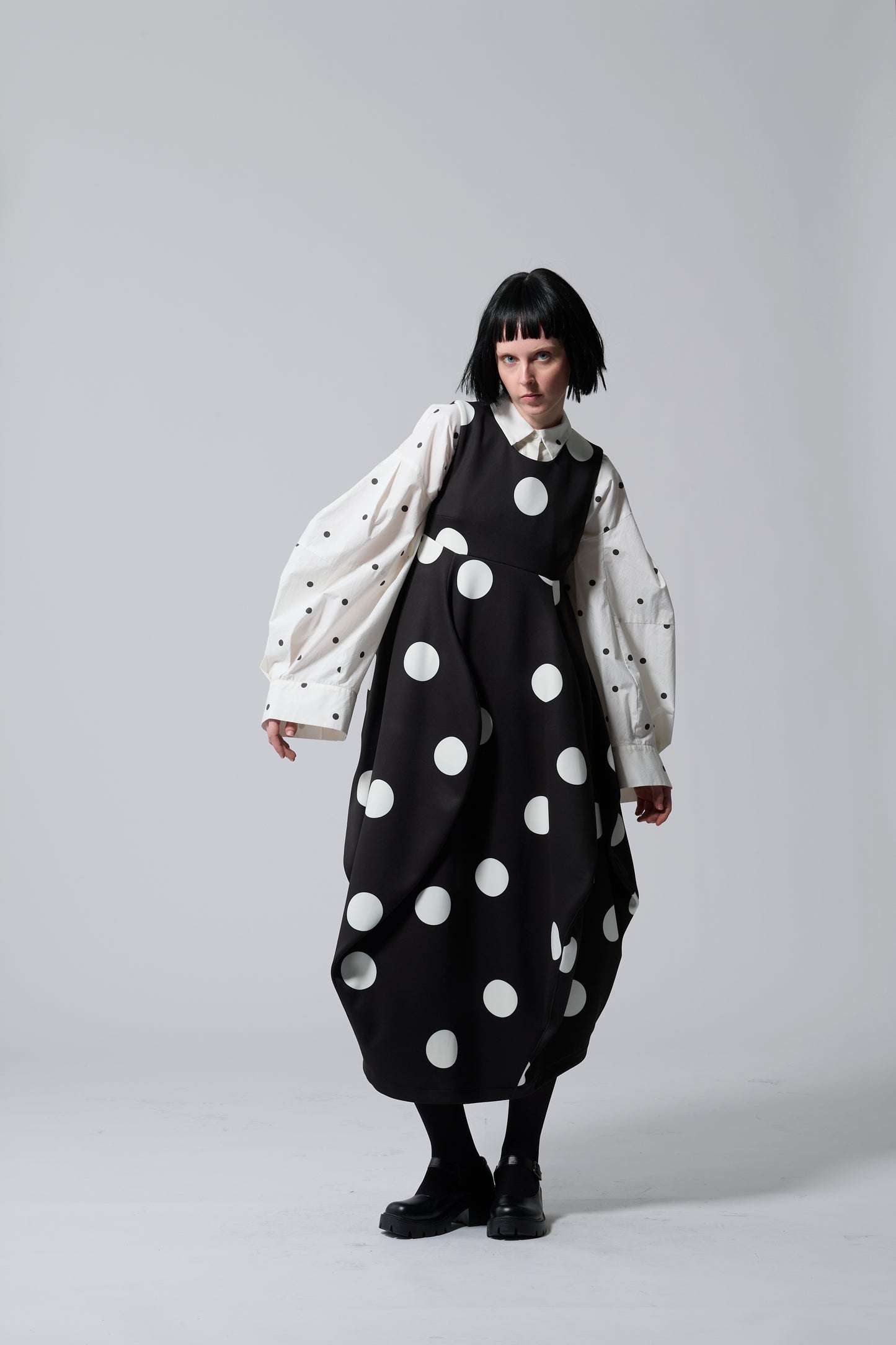 φ0.5inch dot Wide Sleeve Voluminous Blouse