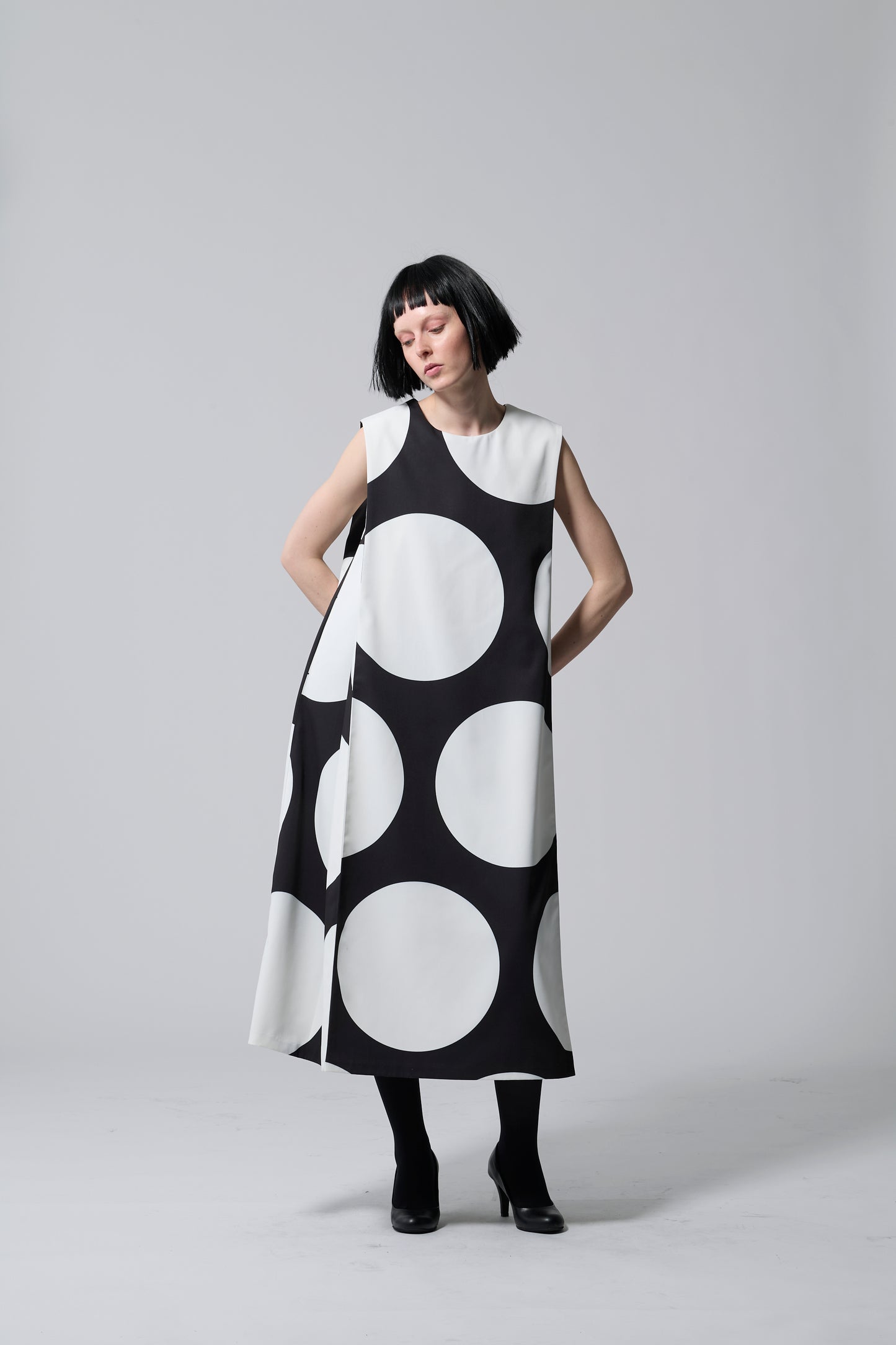 φ12inch dot 3D Side Tuck Straight Dress