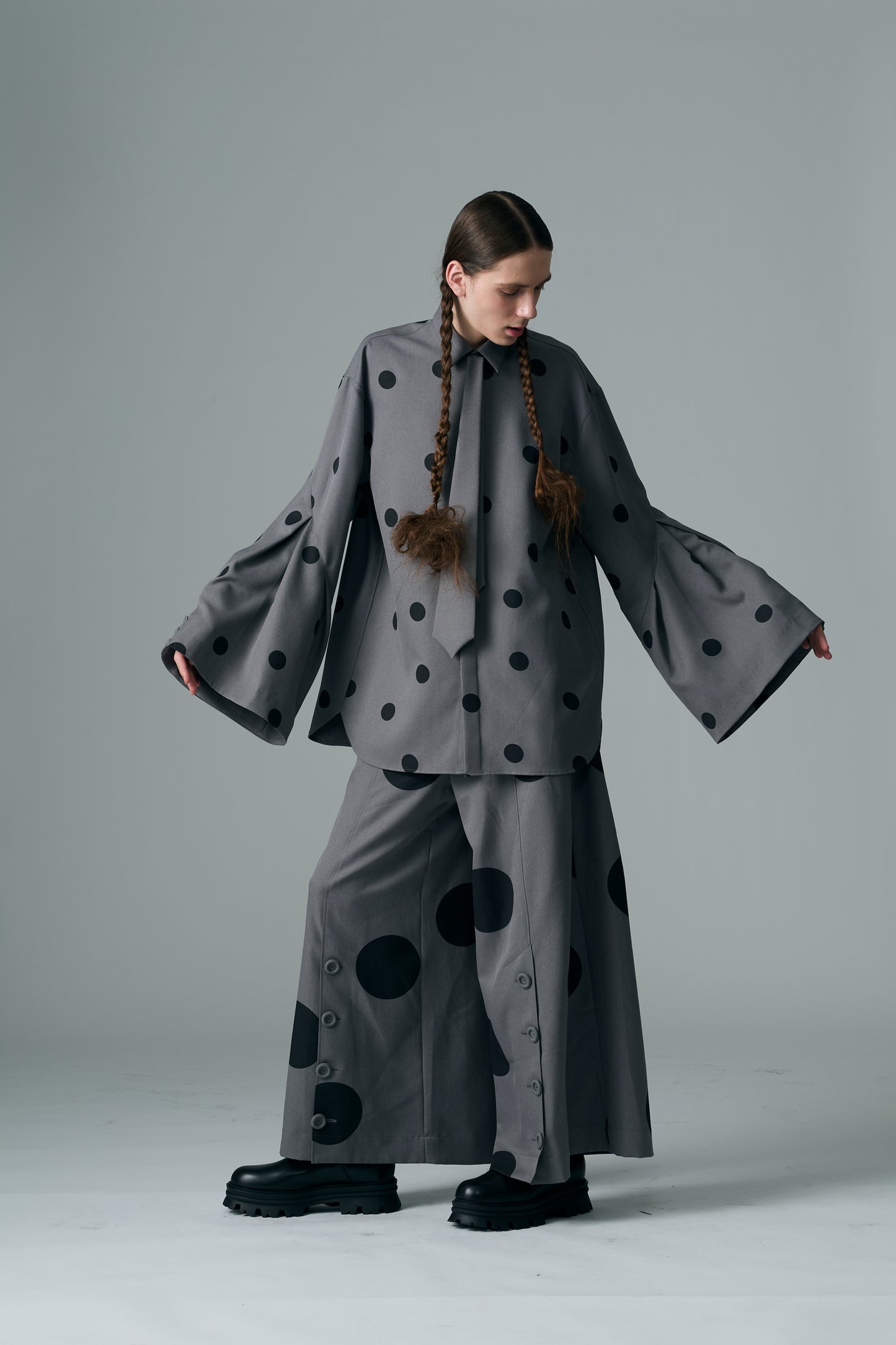 φ1.4inch dot Tie-Detail Sleeve Tuck Flare Volume Shirt GRAY