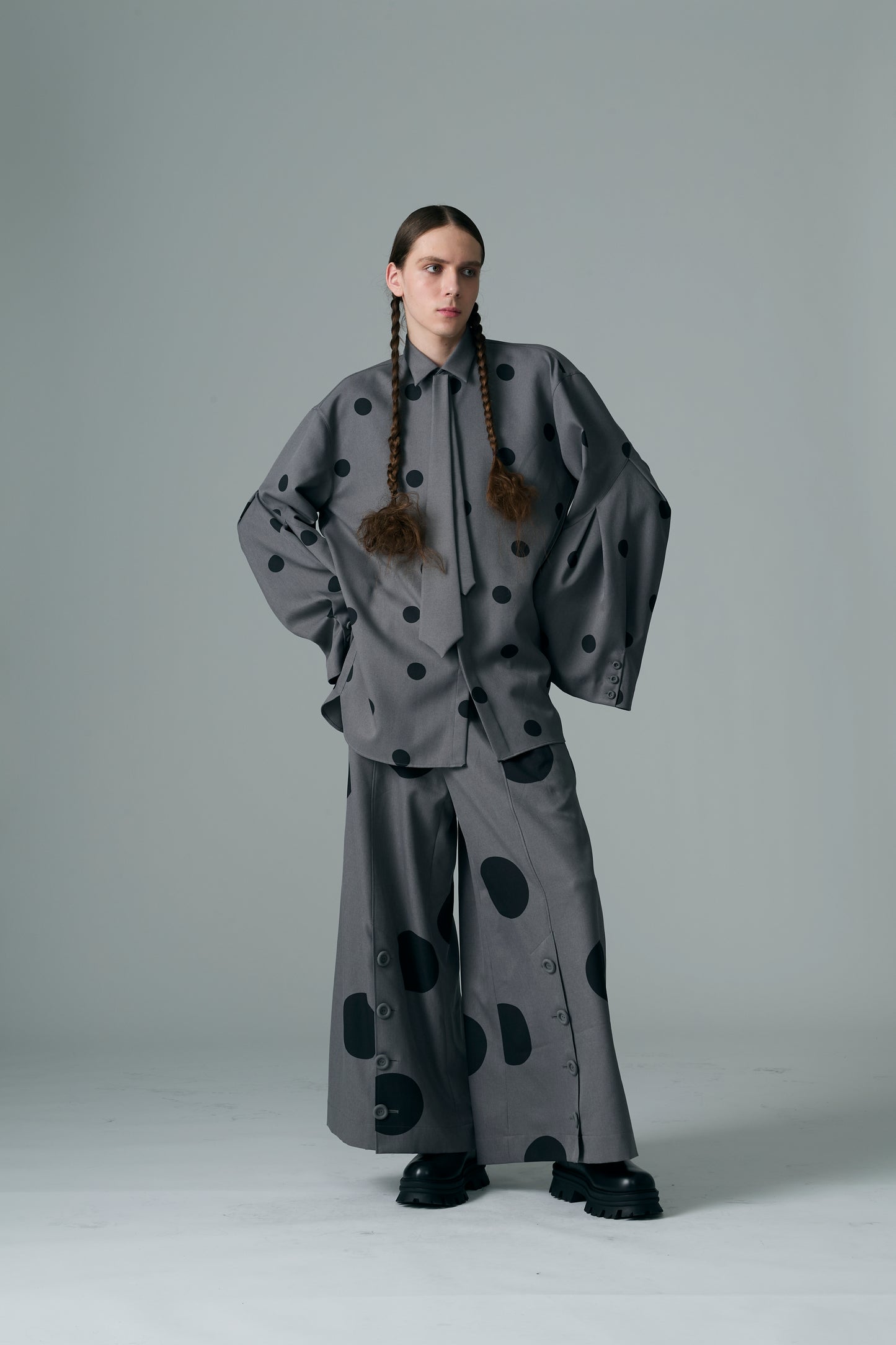 φ1.4inch dot Tie-Detail Sleeve Tuck Flare Volume Shirt GRAY