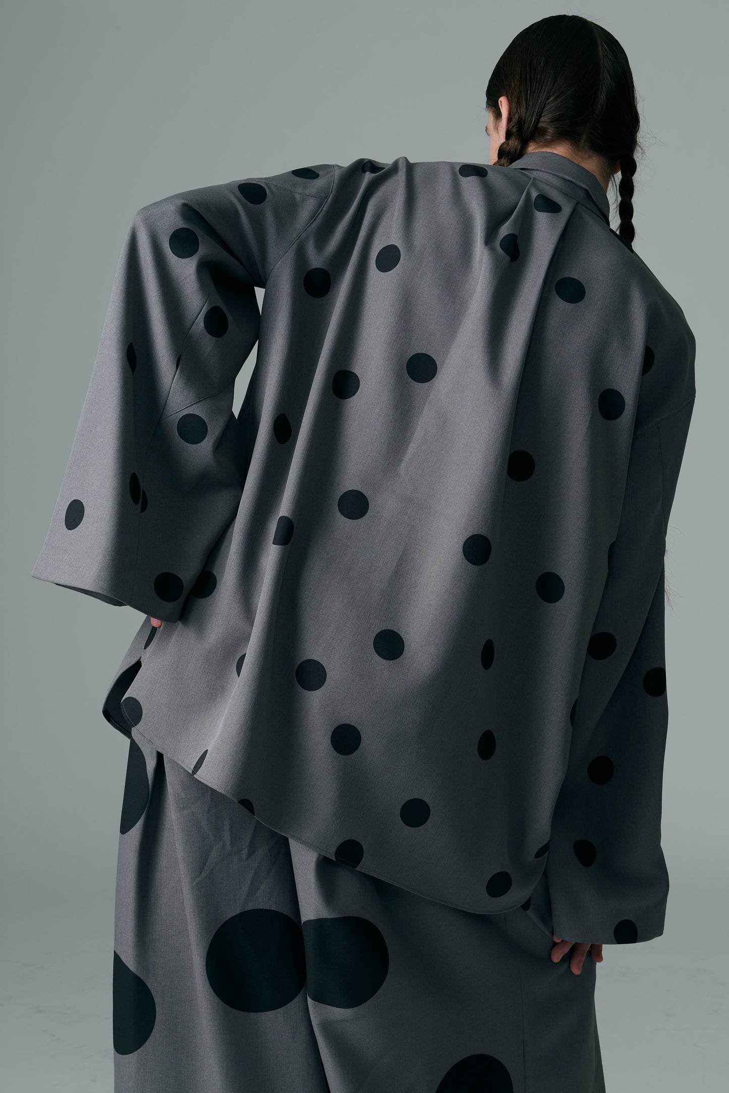 φ1.4inch dot Tie-Detail Sleeve Tuck Flare Volume Shirt GRAY