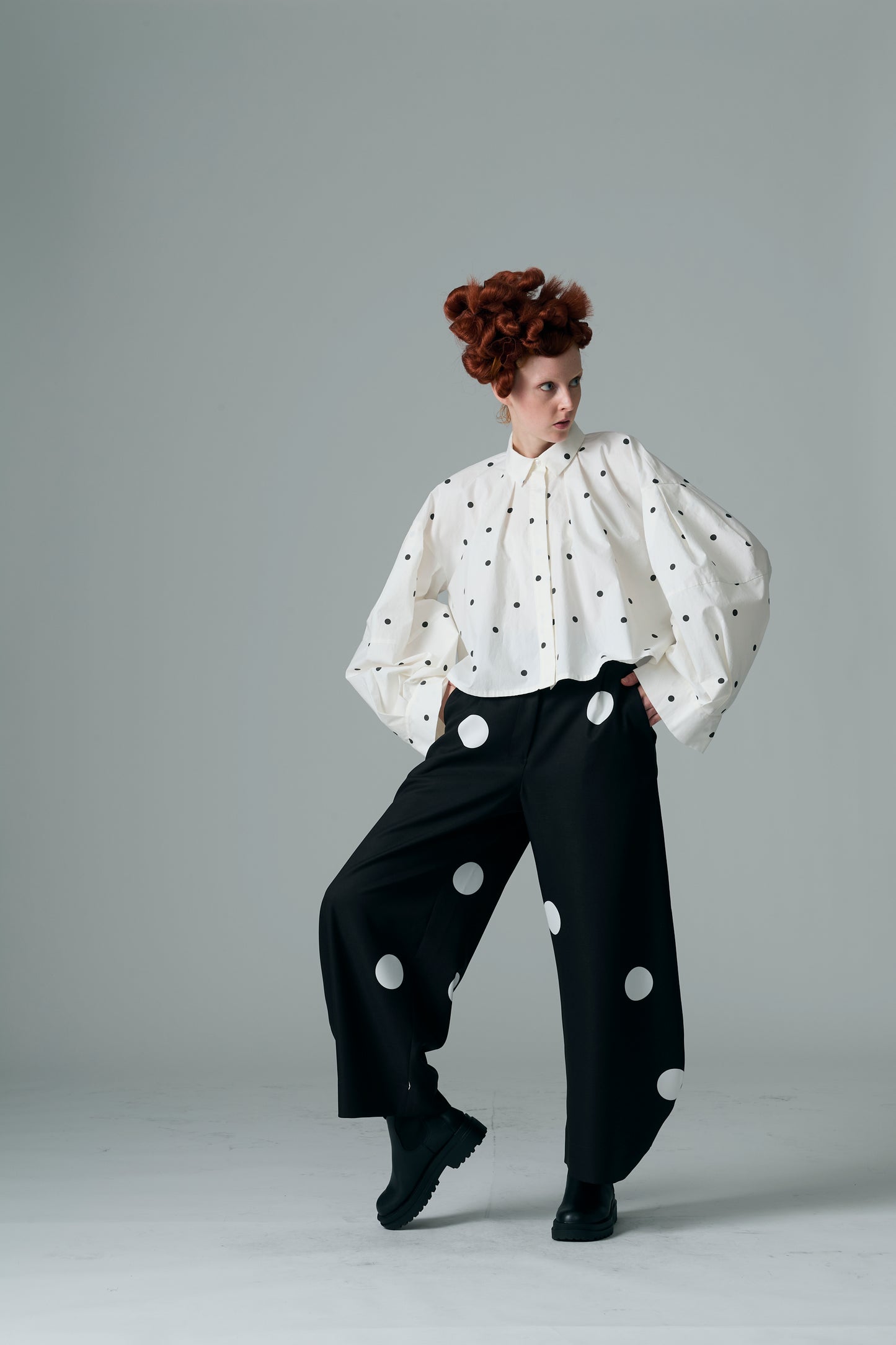 φ0.5inch dot Wide Sleeve Voluminous Blouse