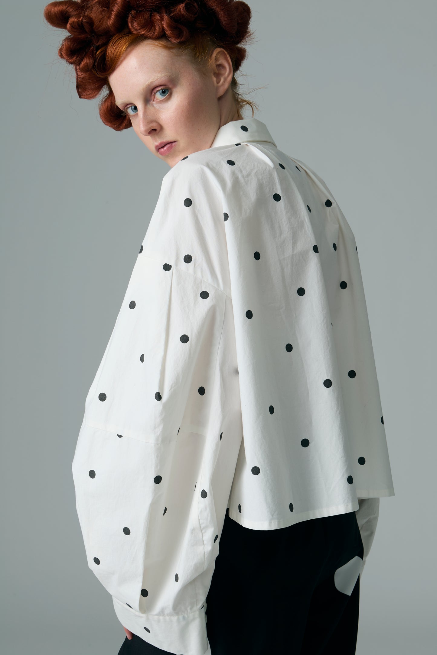 φ0.5inch dot Wide Sleeve Voluminous Blouse