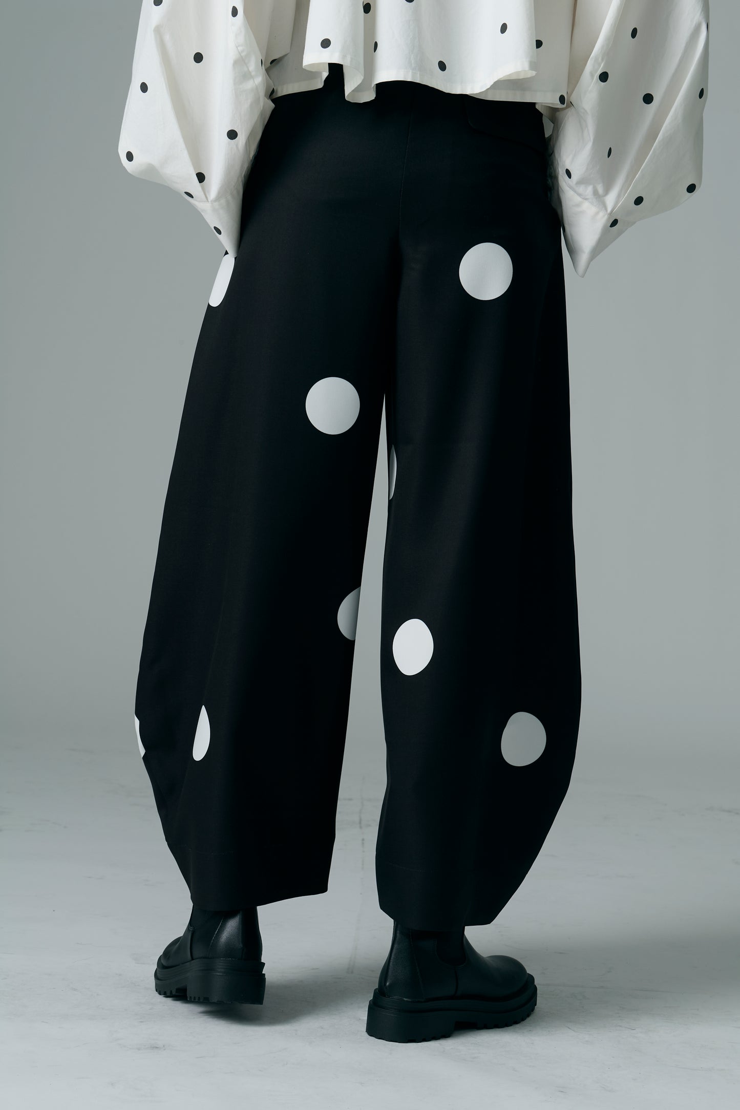 φ2.5inch dot Cucumber-like Silhouette Pants BLACK