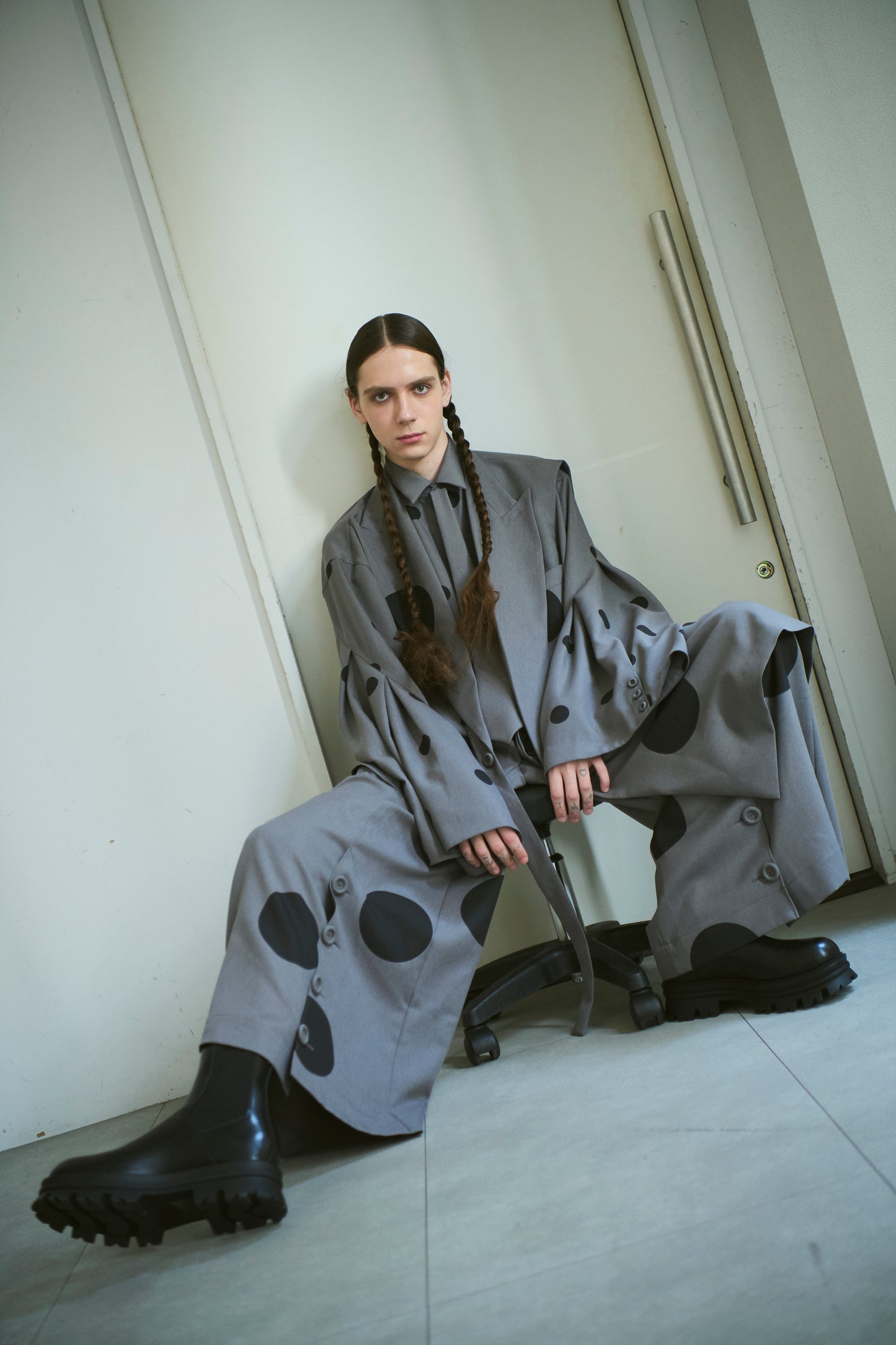 φ1.4inch dot Tie-Detail Sleeve Tuck Flare Volume Shirt GRAY