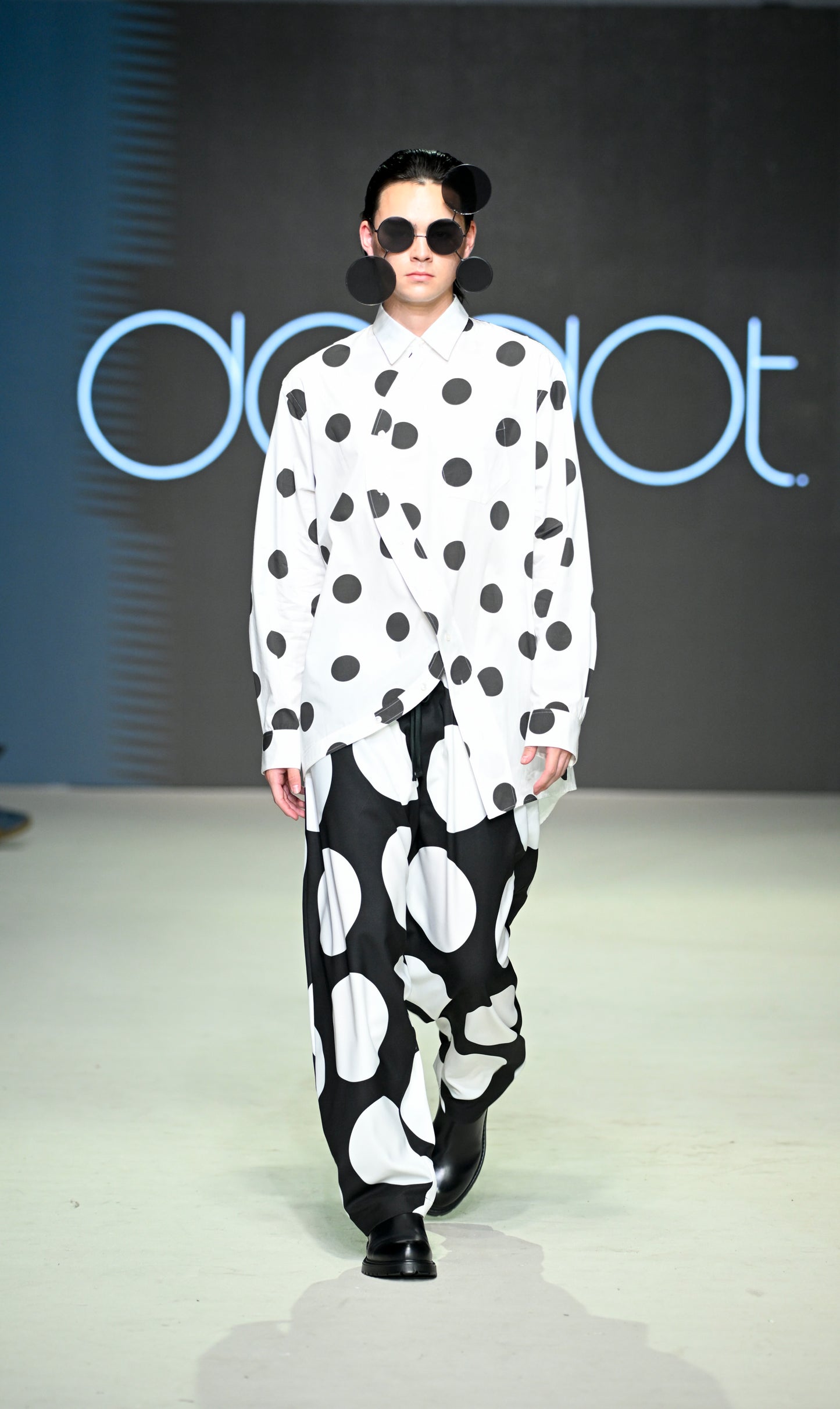φ2inch Asymmetrical Round Shape Print Shirt