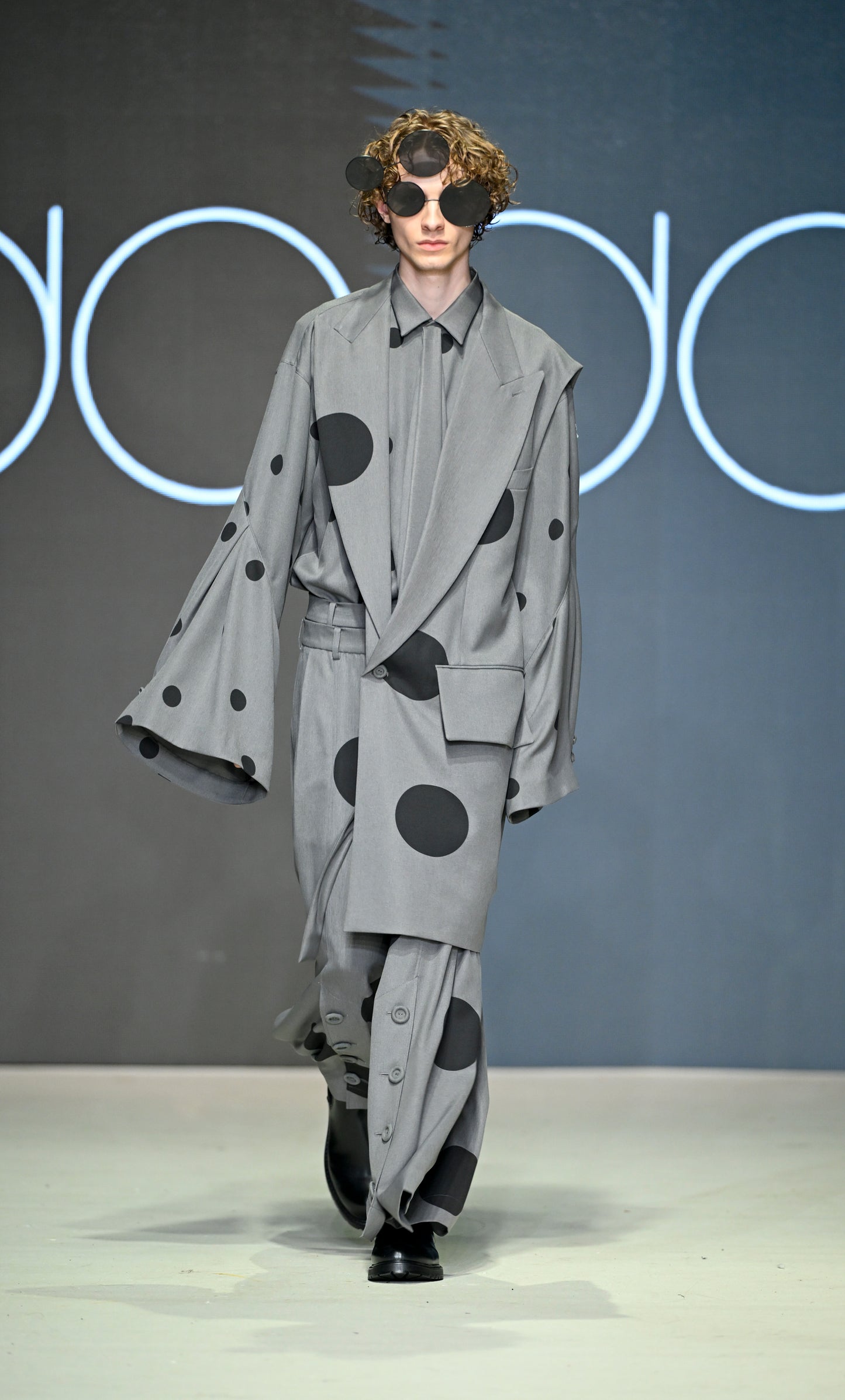 φ1.4inch dot Tie-Detail Sleeve Tuck Flare Volume Shirt GRAY