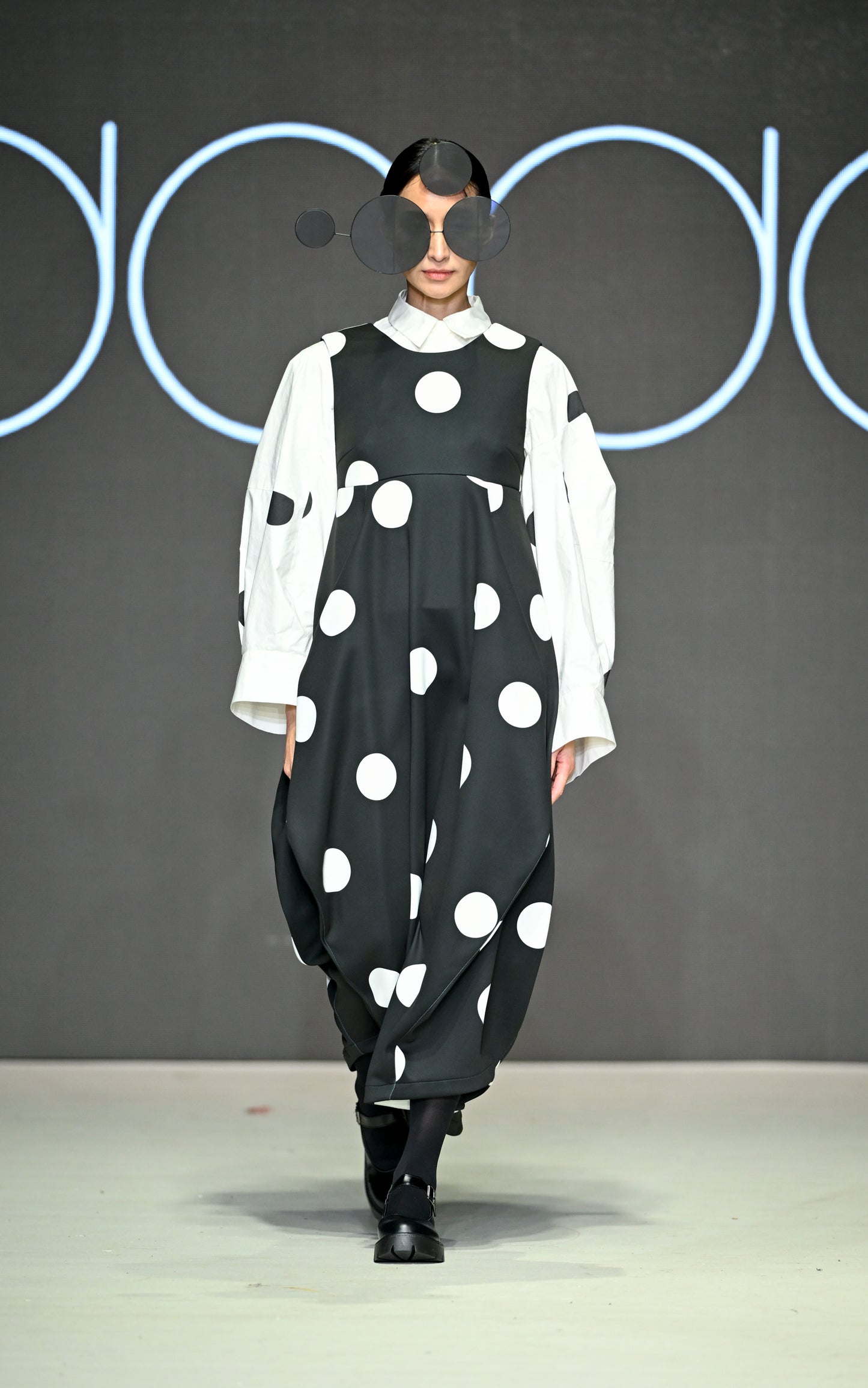 φ0.5inch dot Wide Sleeve Voluminous Blouse