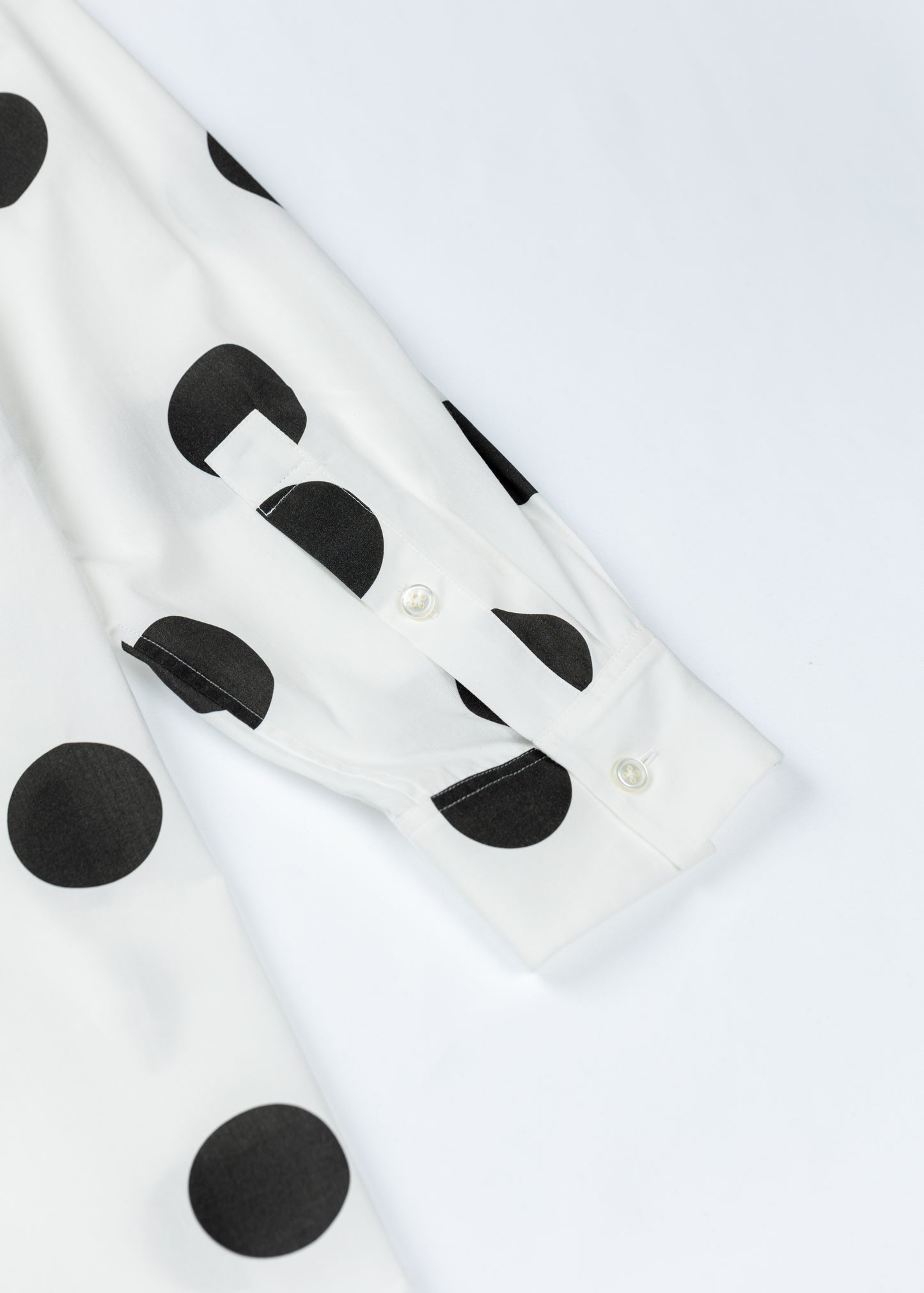 φ2inch Asymmetrical Round Shape Print Shirt