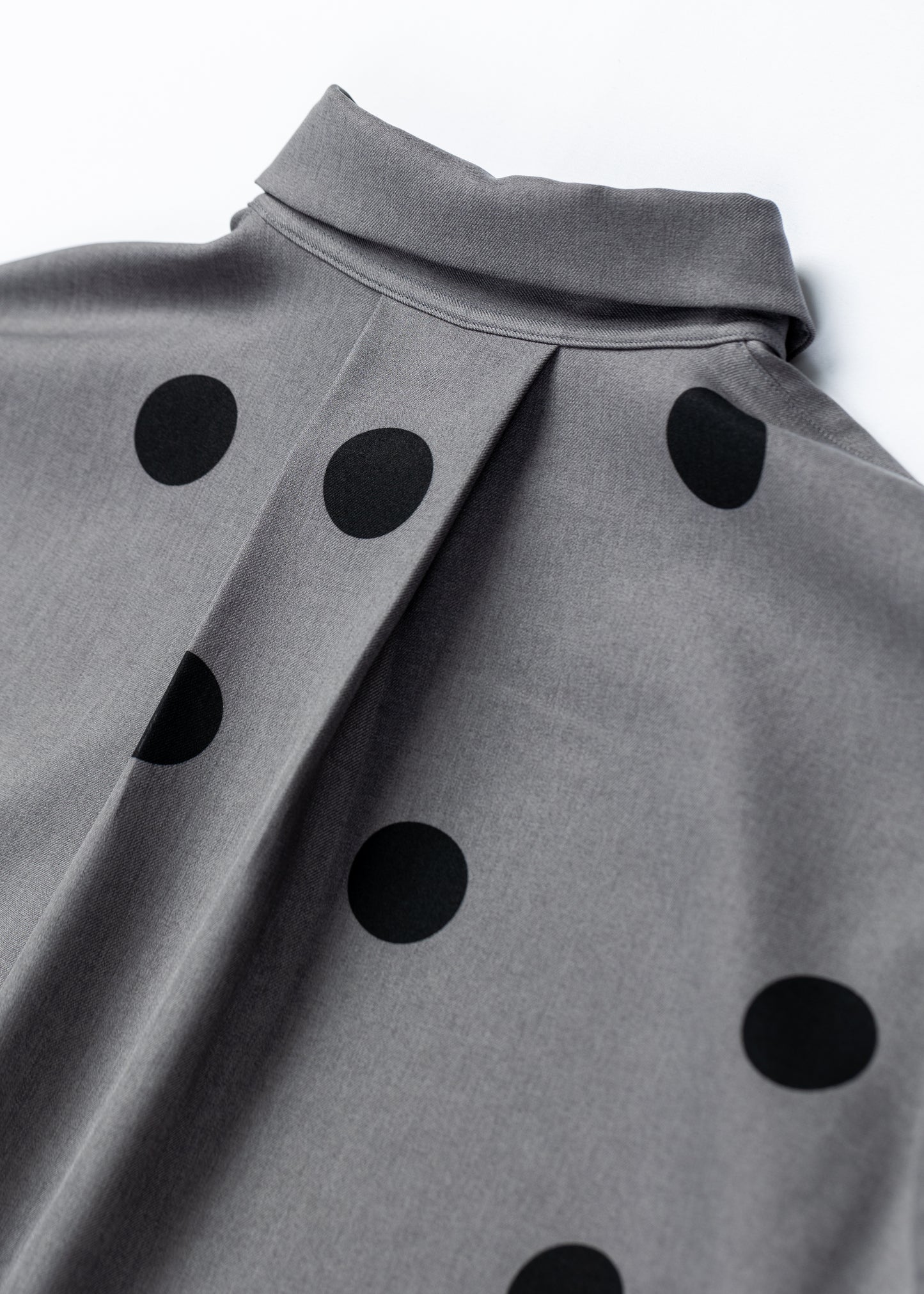 φ1.4inch dot Tie-Detail Sleeve Tuck Flare Volume Shirt GRAY