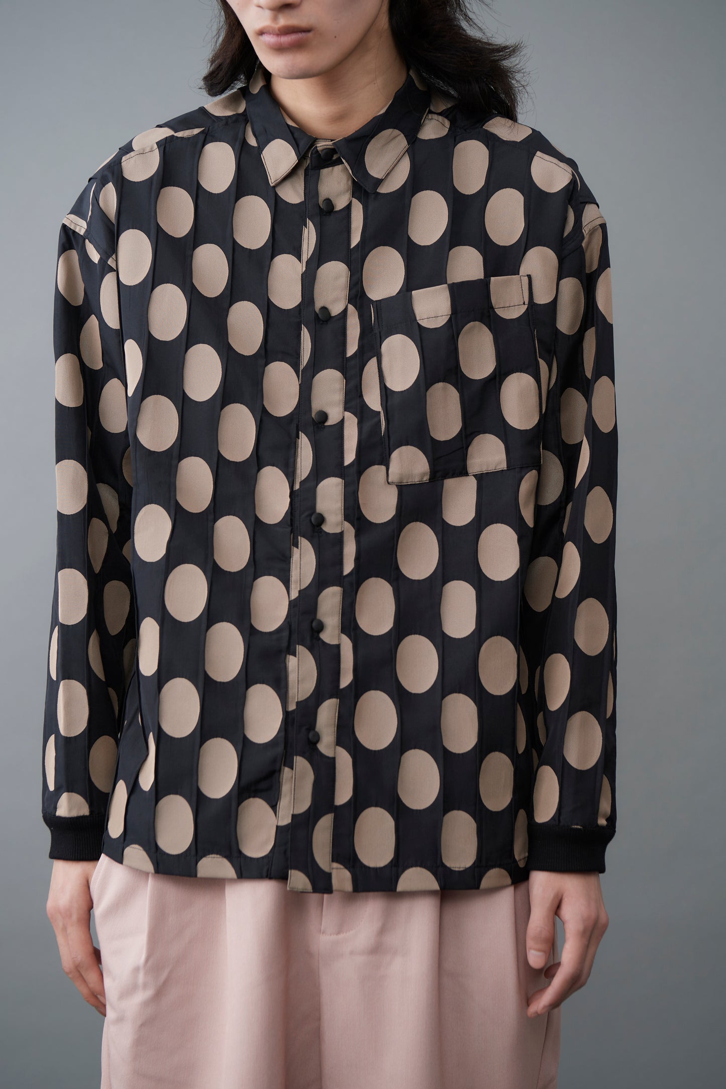 Pleated polka-dot reversible jacquard shirt Black x Beige(reversible design)