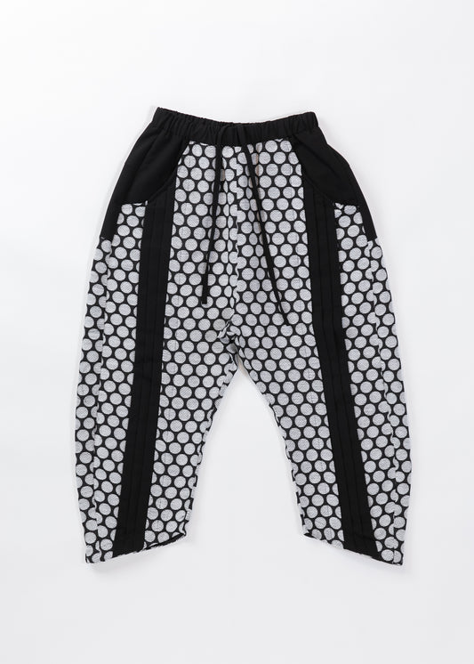 Over size deformation pants with pleated trims