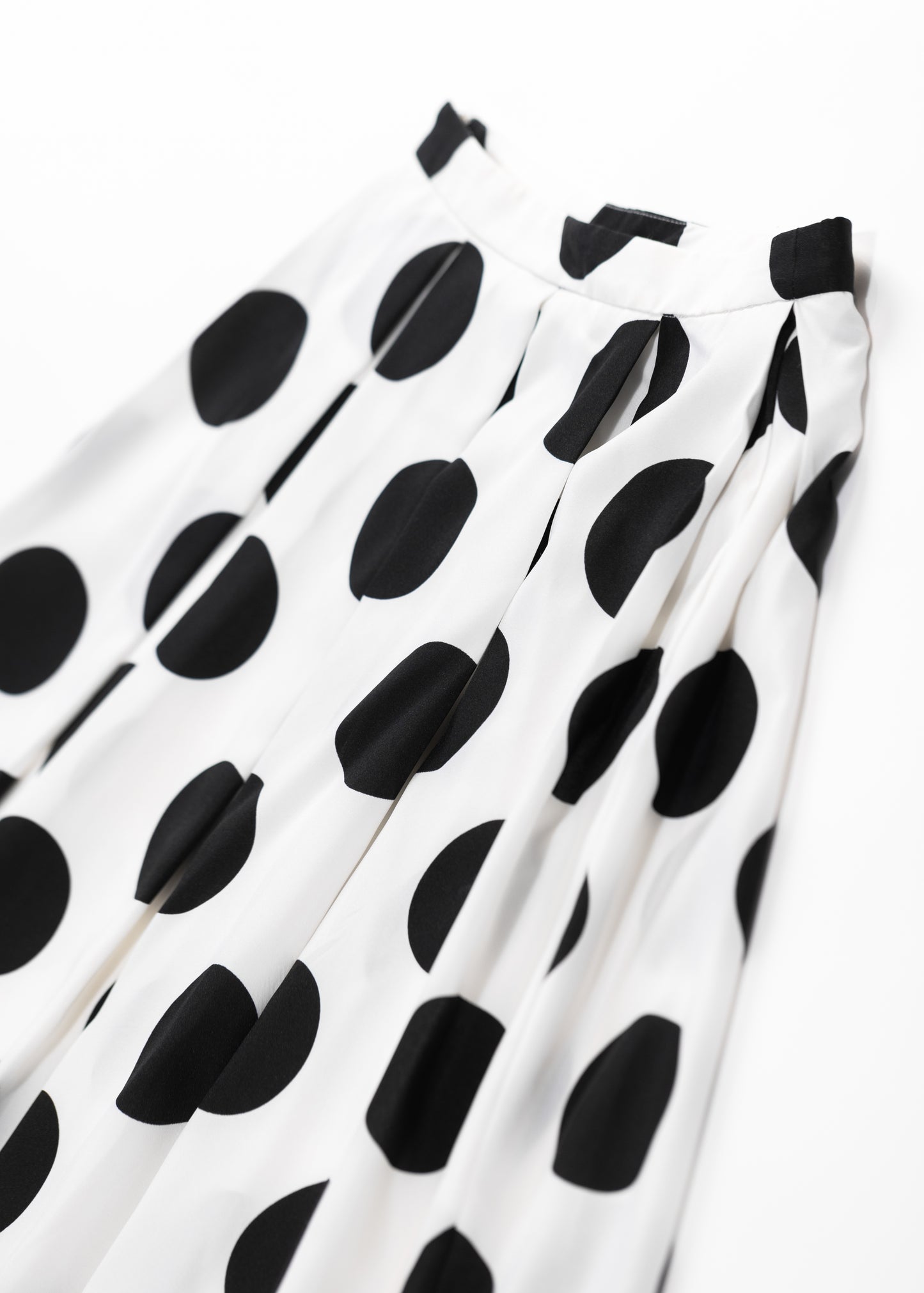 Polka dots tucked flare midi skirt