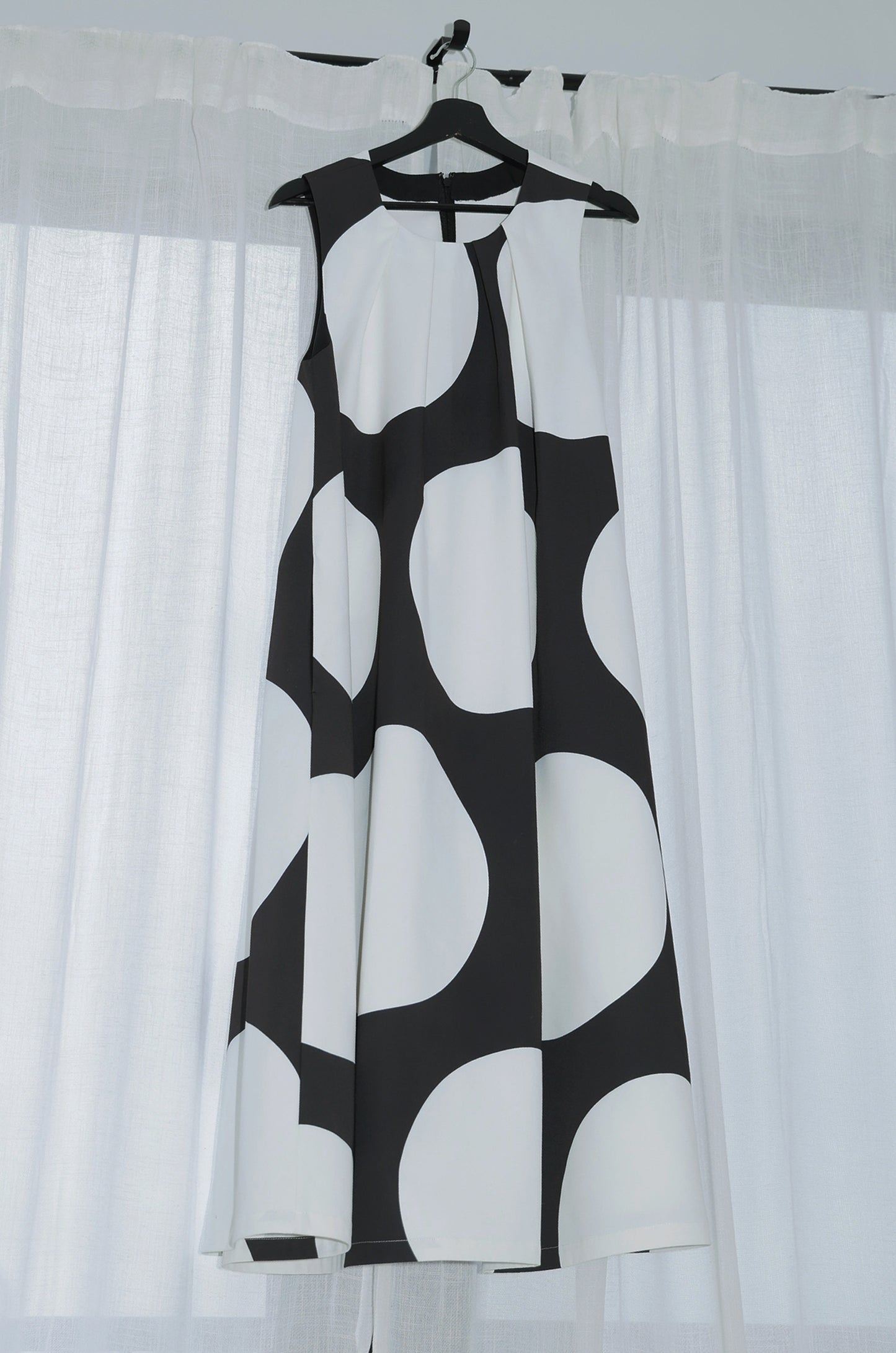 φ12inch dot Tuck Dress