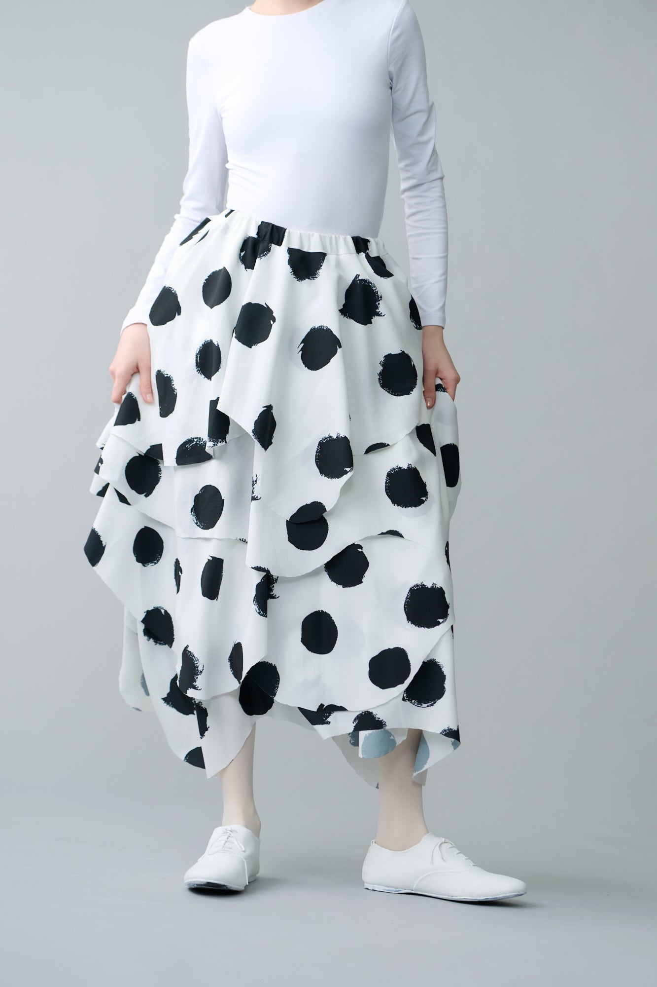 Unclear dotted skirt