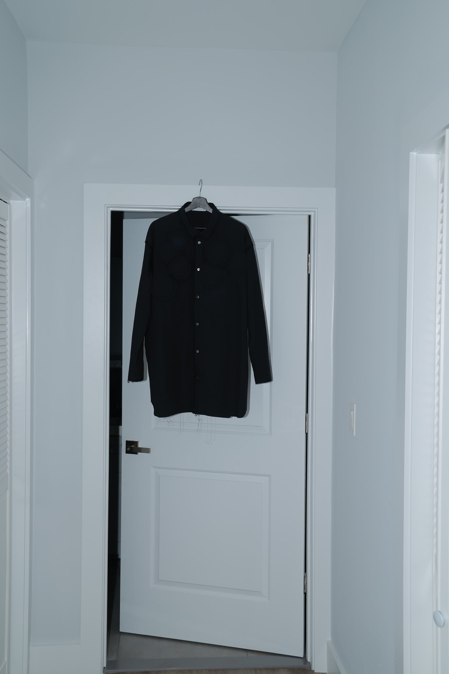 TEXTURED DOT MOTIF FRINGE SHIRT