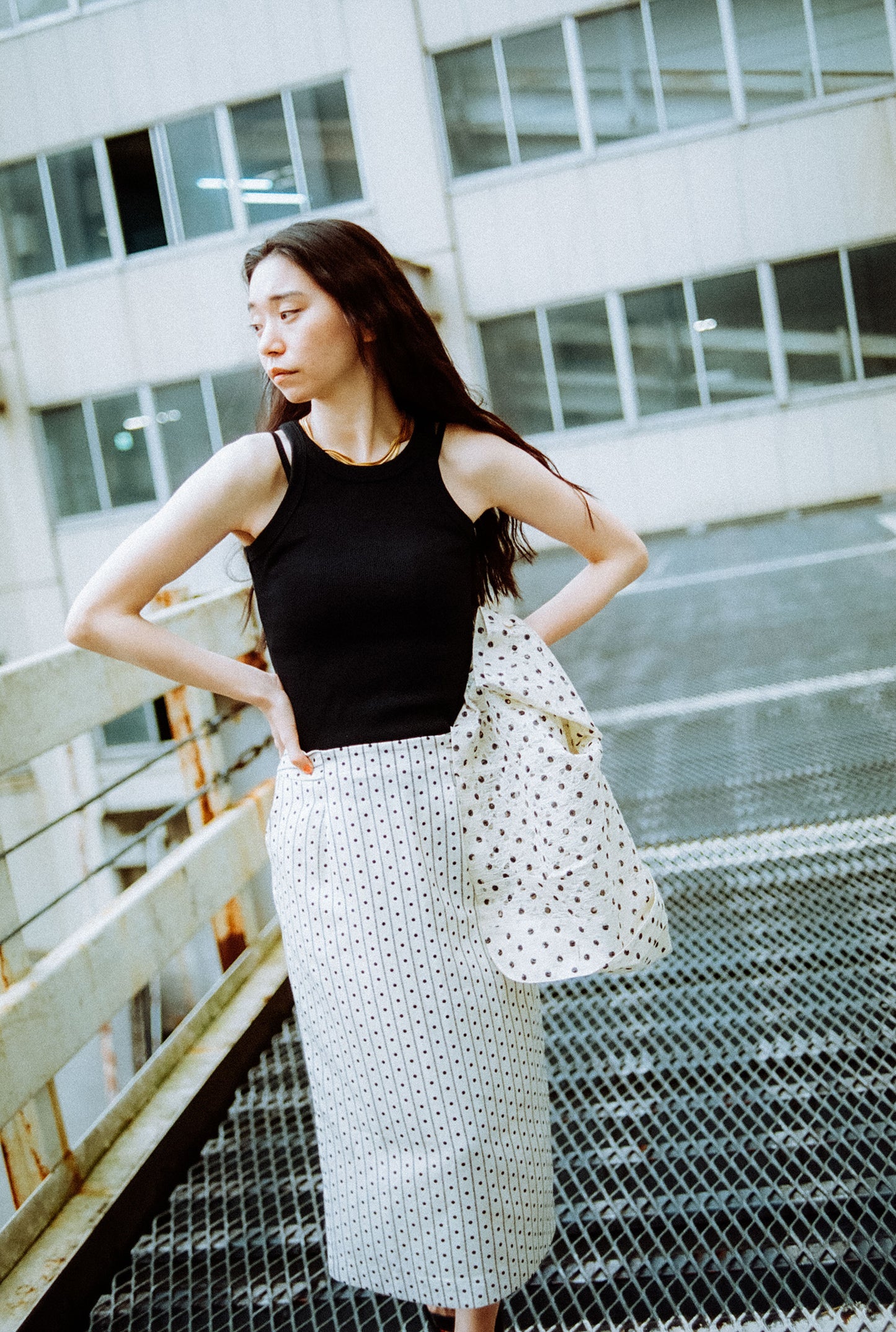 Geometric straight line skirt