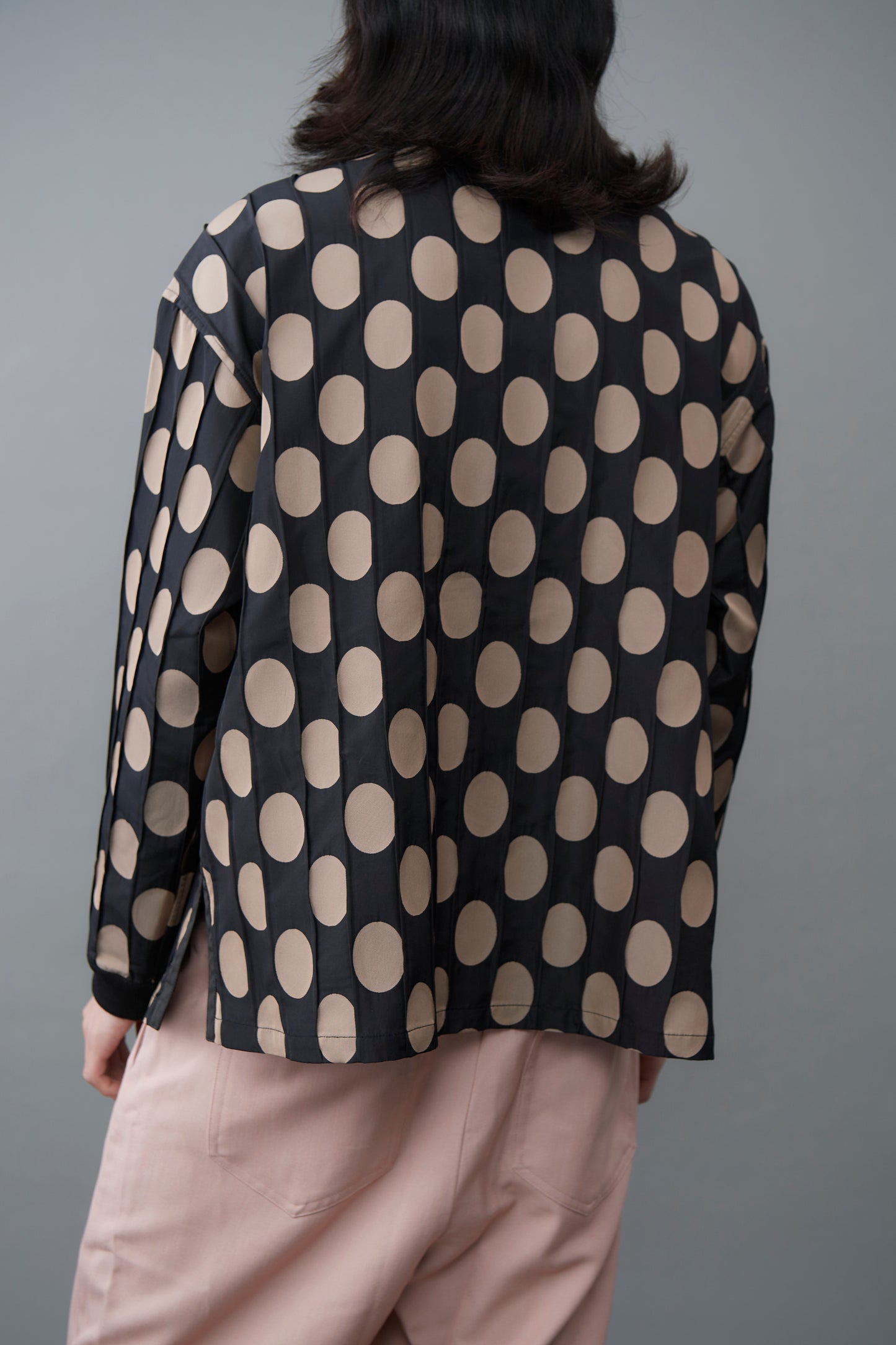 Pleated polka-dot reversible jacquard shirt Black x Beige(reversible design)