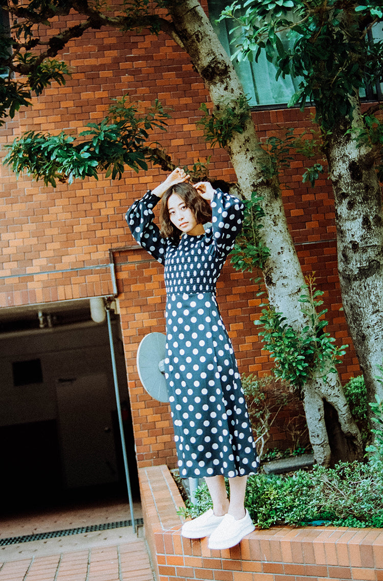 Dots long dress with sheering at the body