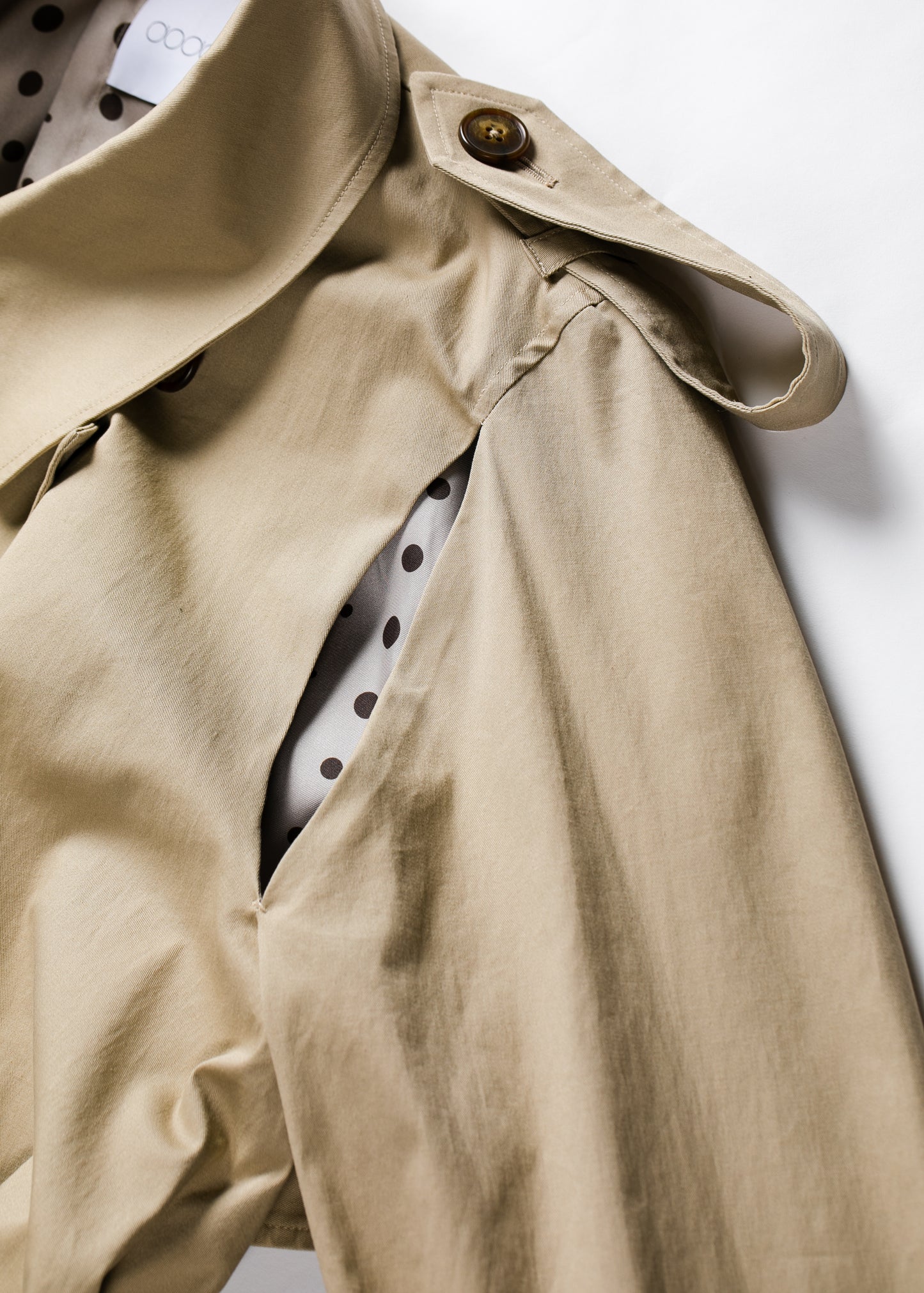 Random dot buttons Trench coat/BE