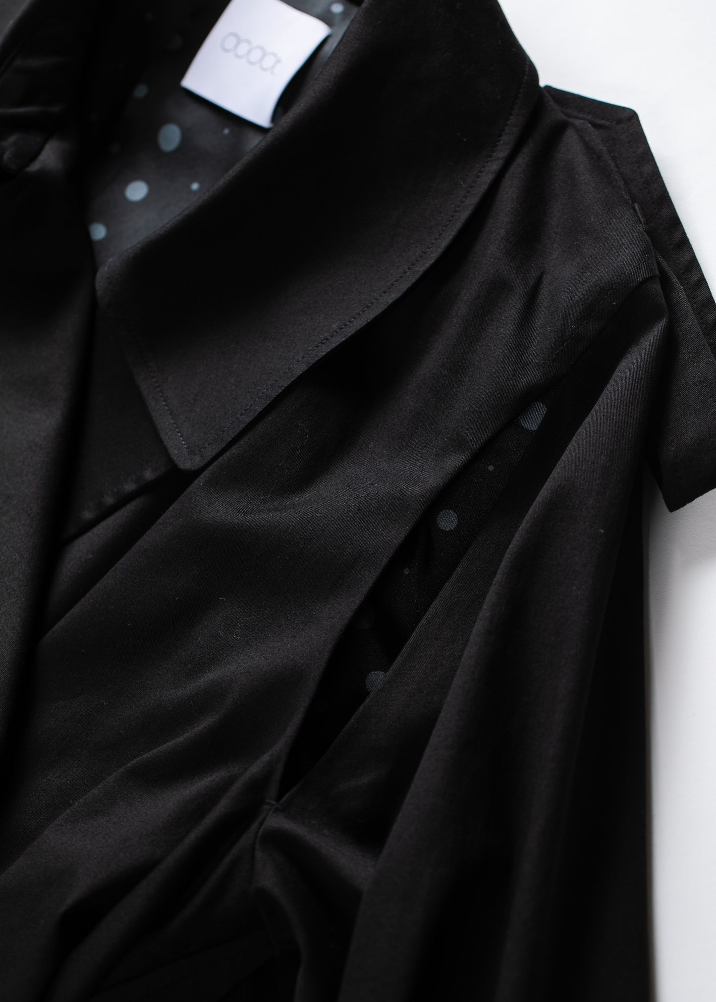 Random dot buttons Trench coat/BLK