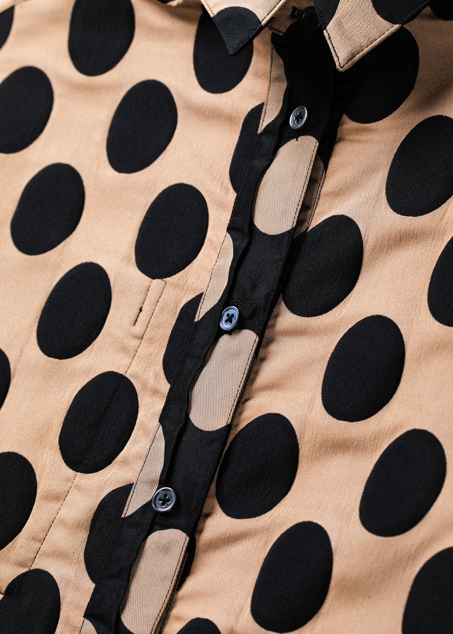 Pleated polka-dot reversible jacquard shirt Black x Beige(reversible design)