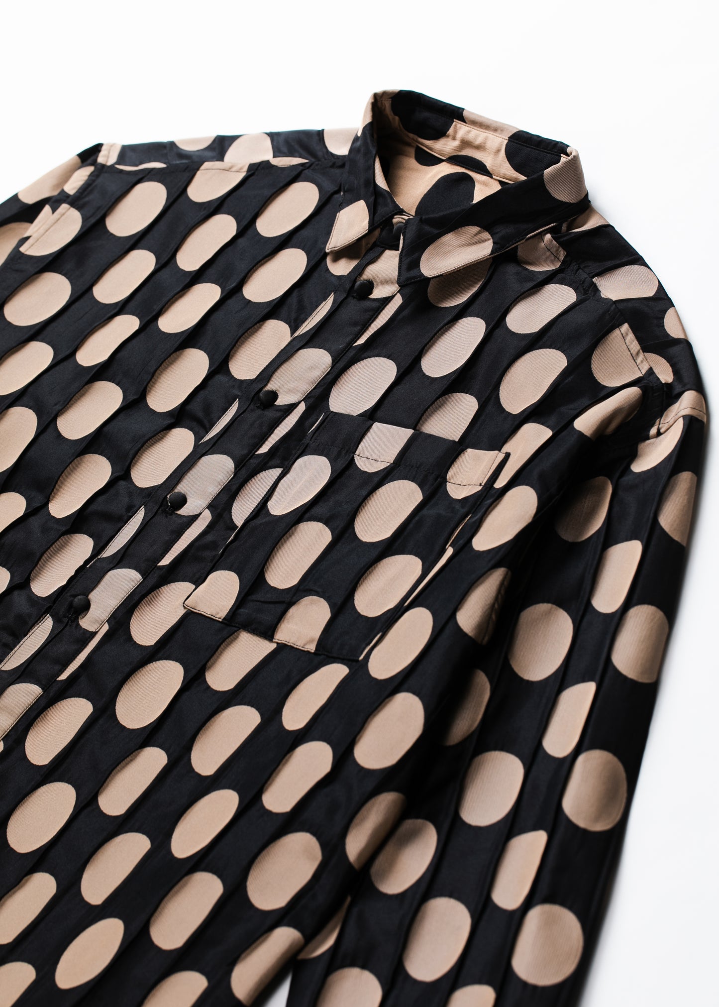 Pleated polka-dot reversible jacquard shirt Black x Beige(reversible design)