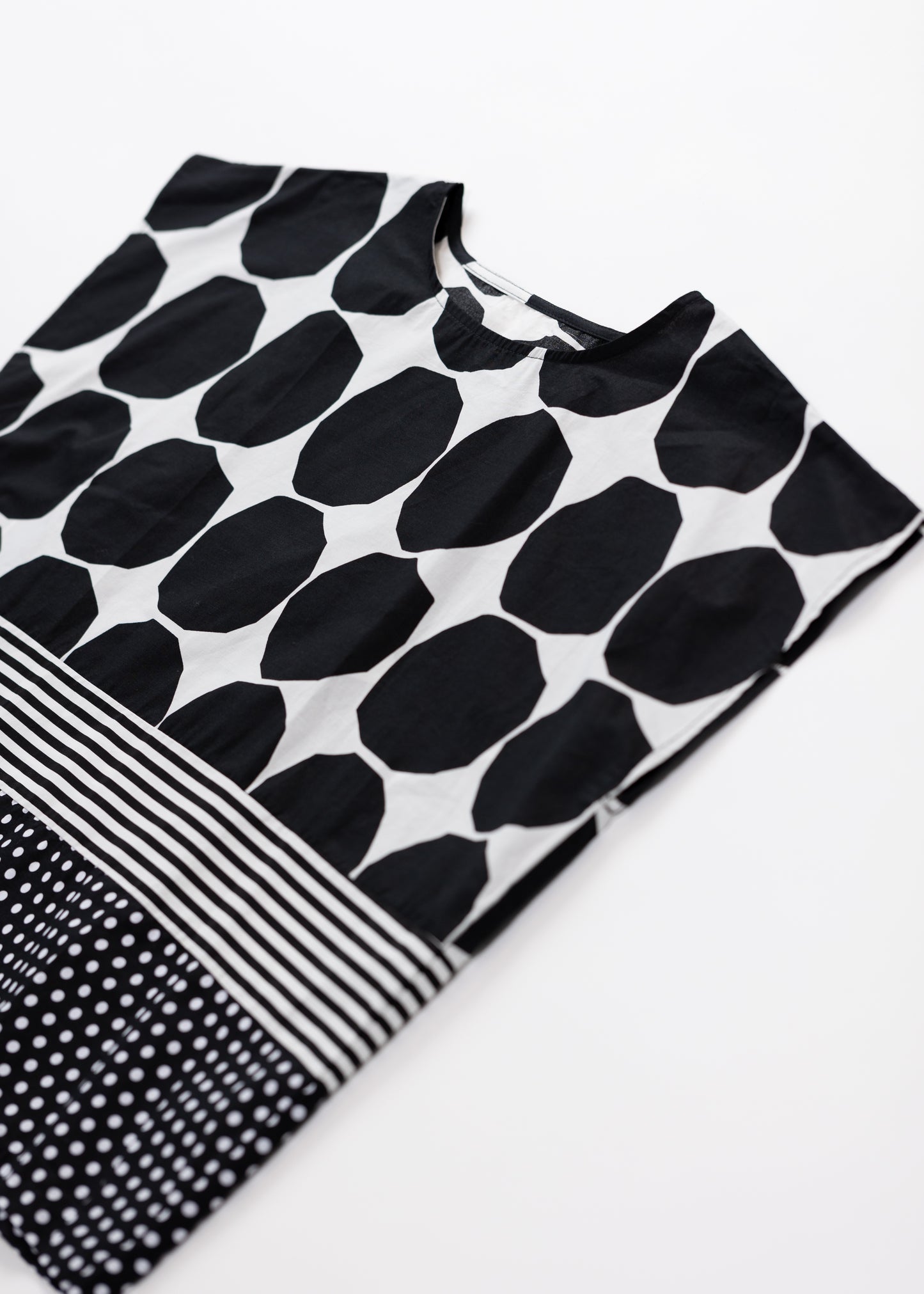 Crazy dots patterns printed short sleeves tops