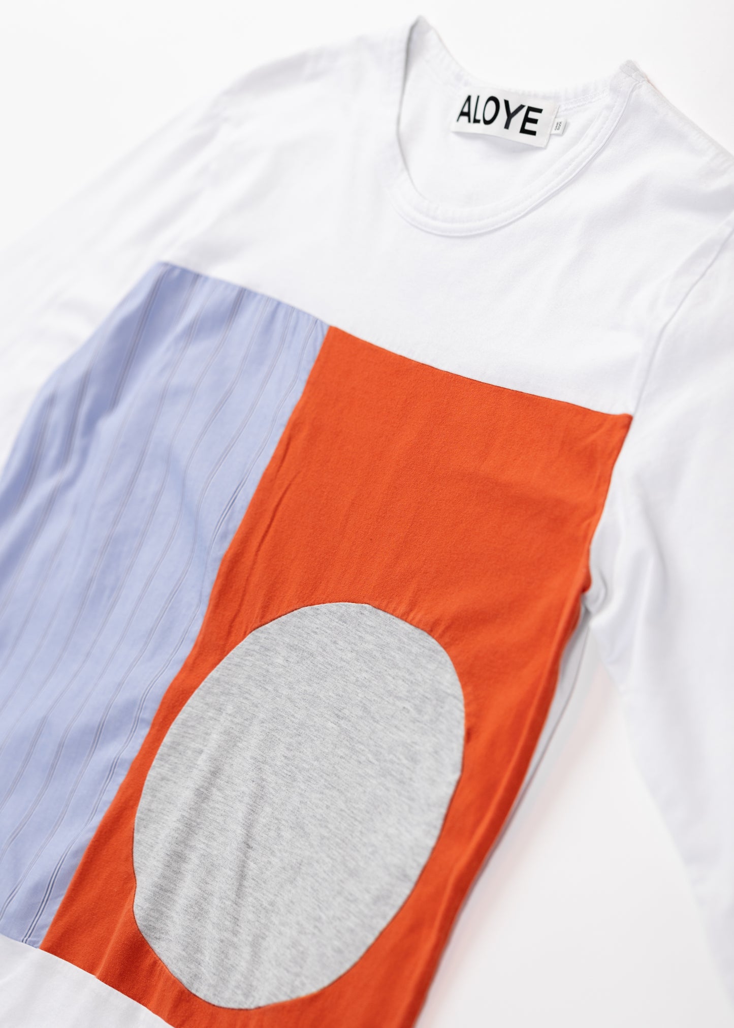 ALOYE / Switching different materials Tee